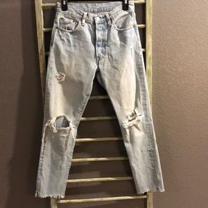 Levi distressed 501’s